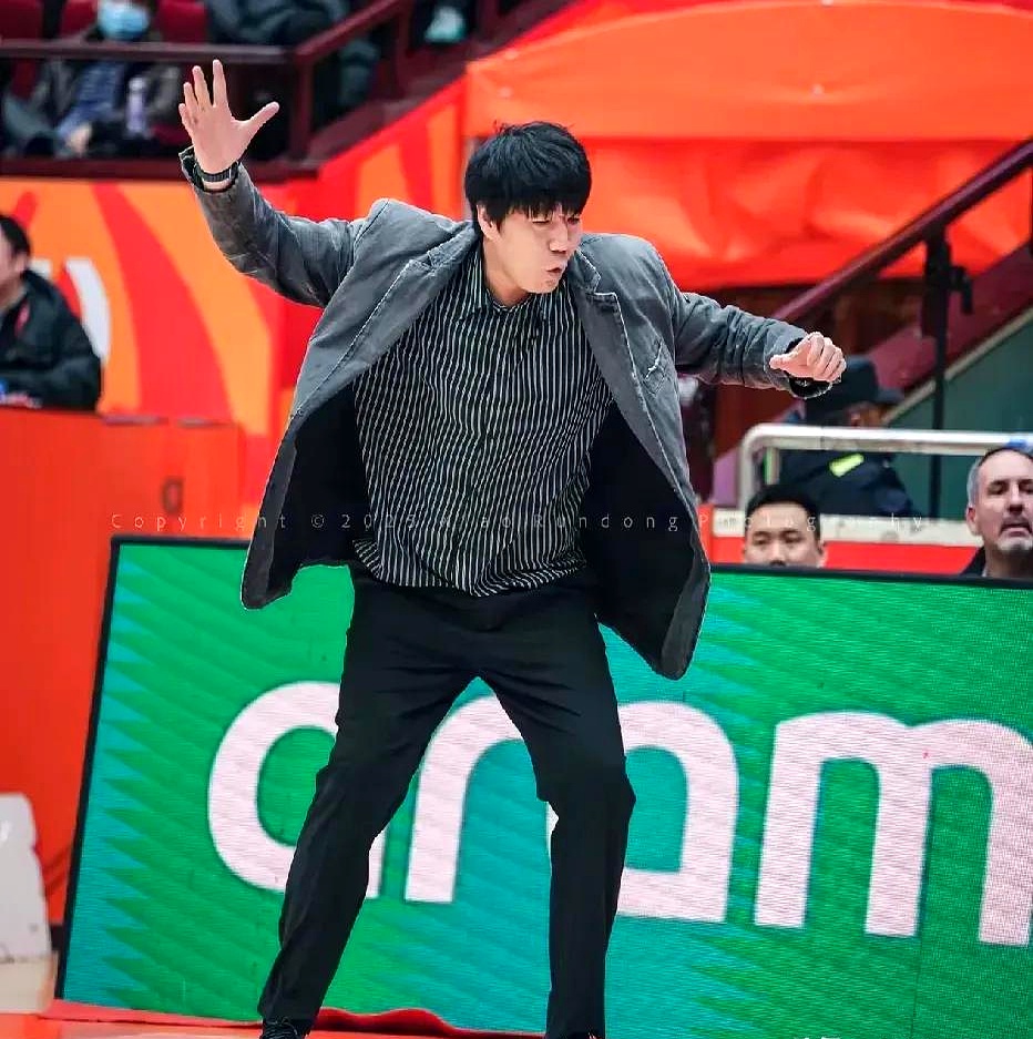 jiuyou官网入口-转会期突围战来临，山东男篮围绕CBA季后赛止住颓势，气氛紧张，轮换策略成焦点的简单介绍