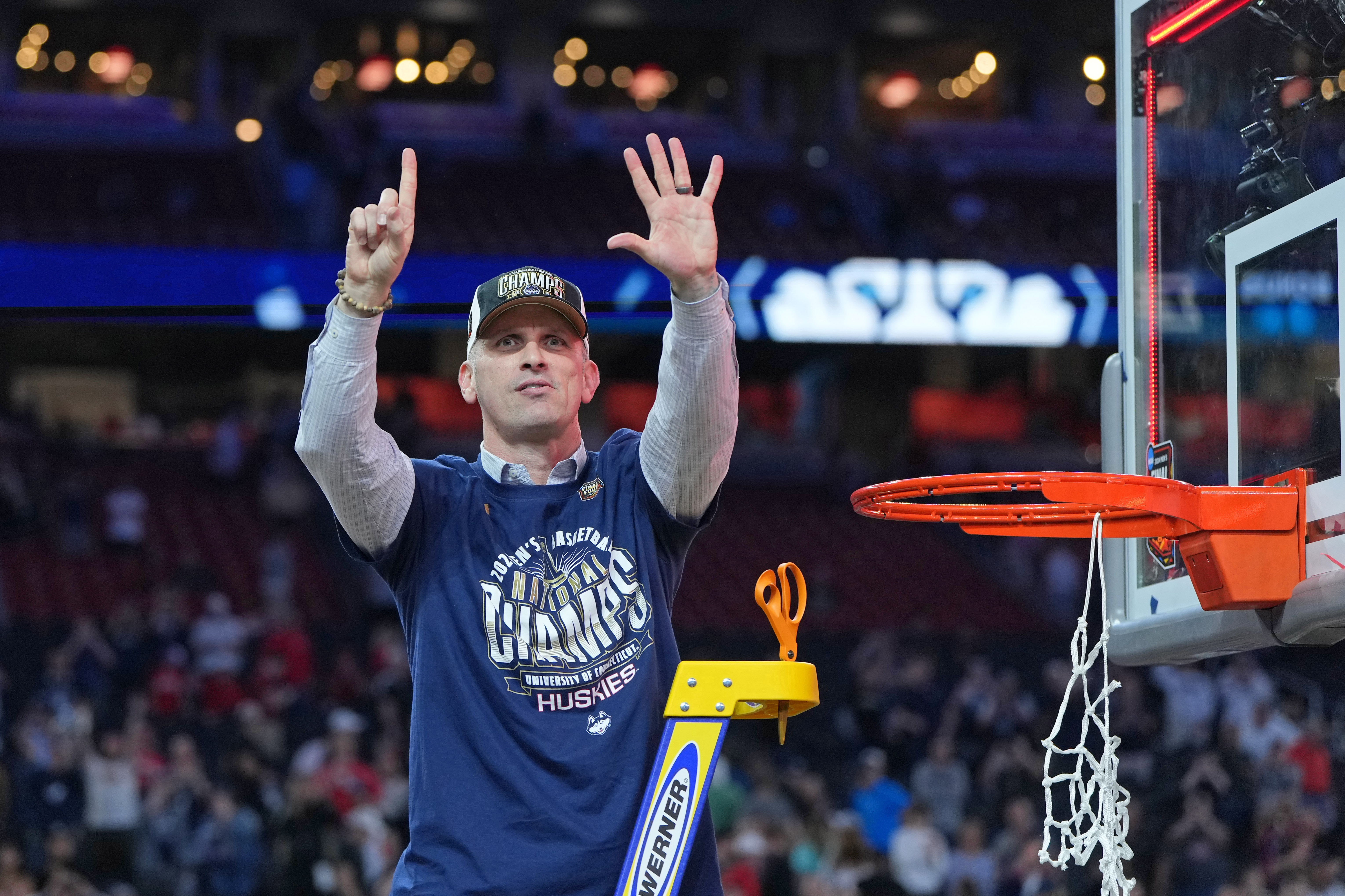 jiuyou官网入口-包含密尔沃基雄鹿训练开放日，今夜造点机会引欢呼，NBA总决赛在即，控场能力受关注的词条